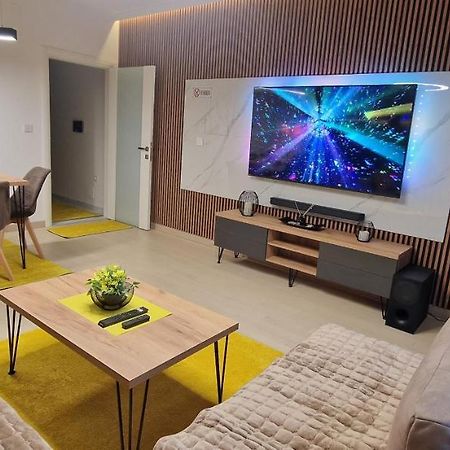 Luxury Yellow & Modern Apartment Üsküp Dış mekan fotoğraf