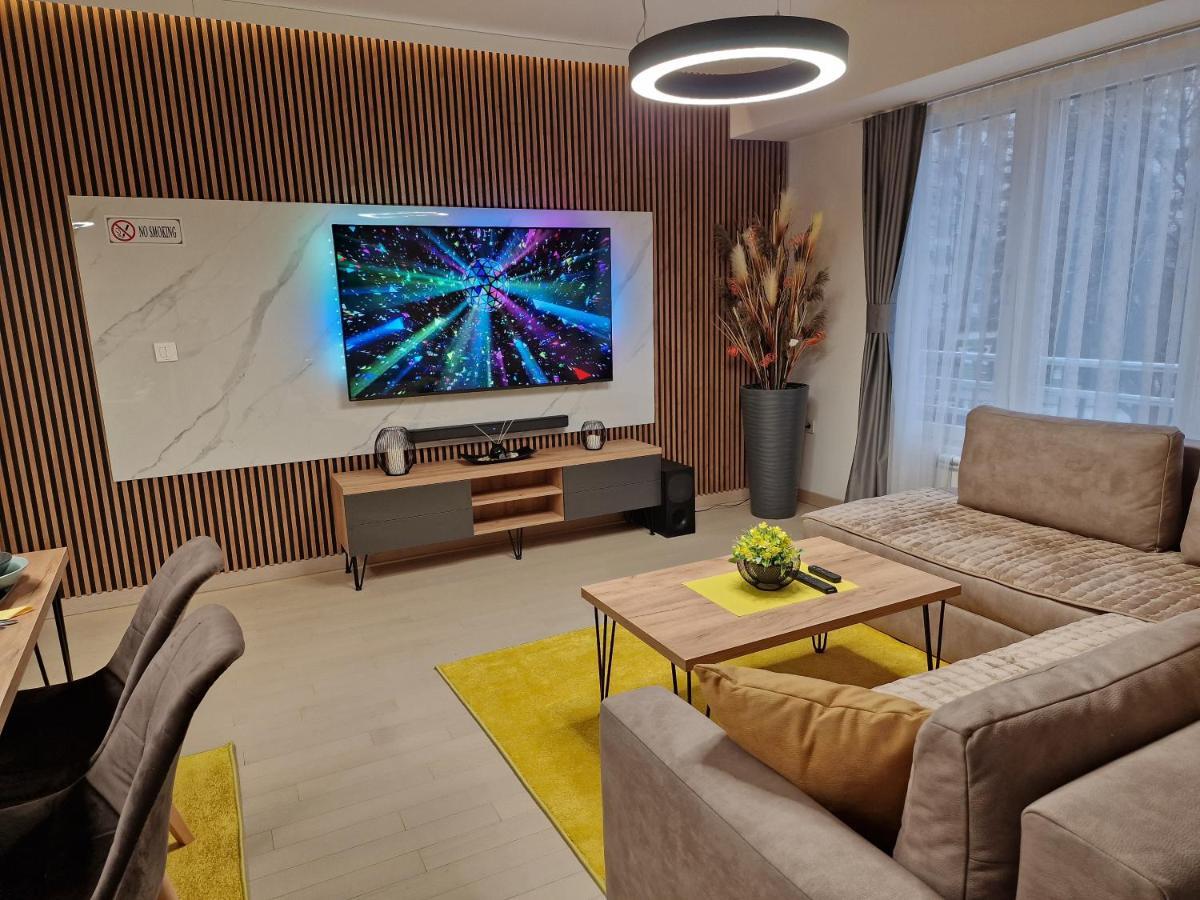 Luxury Yellow & Modern Apartment Üsküp Dış mekan fotoğraf