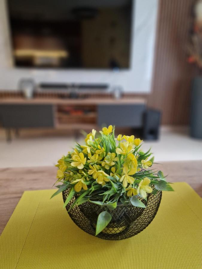 Luxury Yellow & Modern Apartment Üsküp Dış mekan fotoğraf