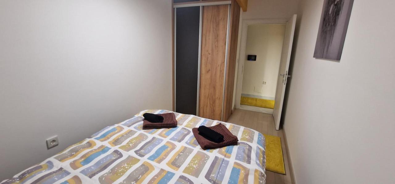 Luxury Yellow & Modern Apartment Üsküp Dış mekan fotoğraf
