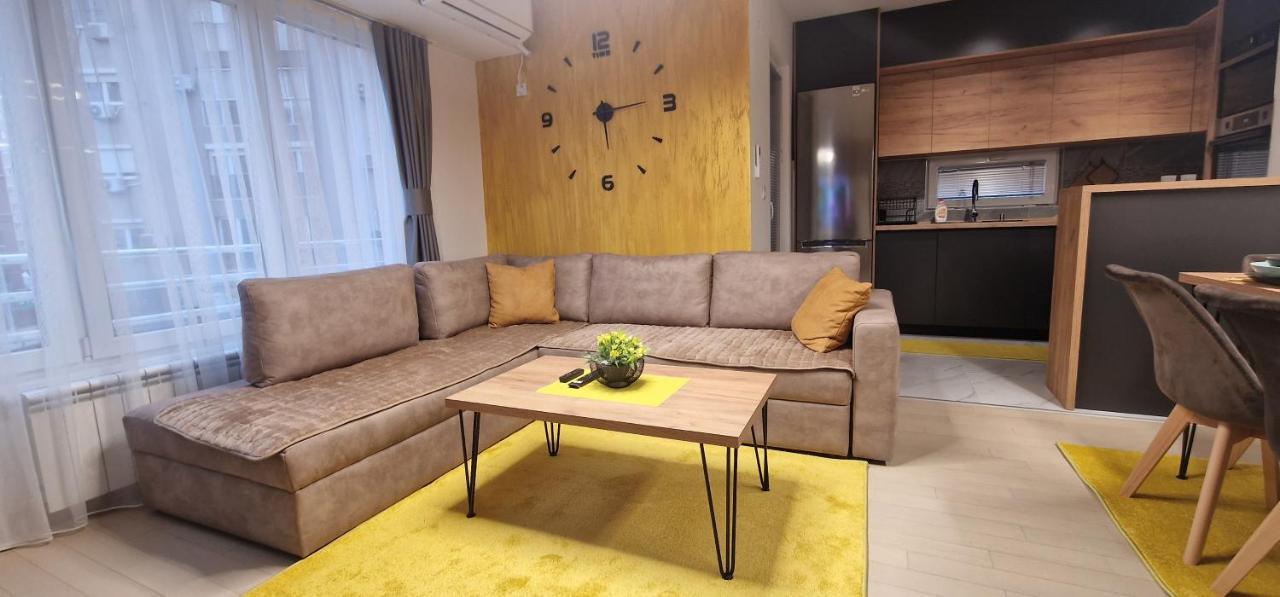 Luxury Yellow & Modern Apartment Üsküp Dış mekan fotoğraf