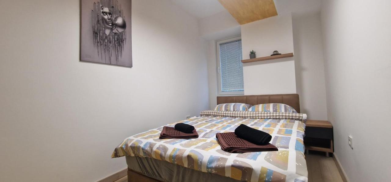 Luxury Yellow & Modern Apartment Üsküp Dış mekan fotoğraf