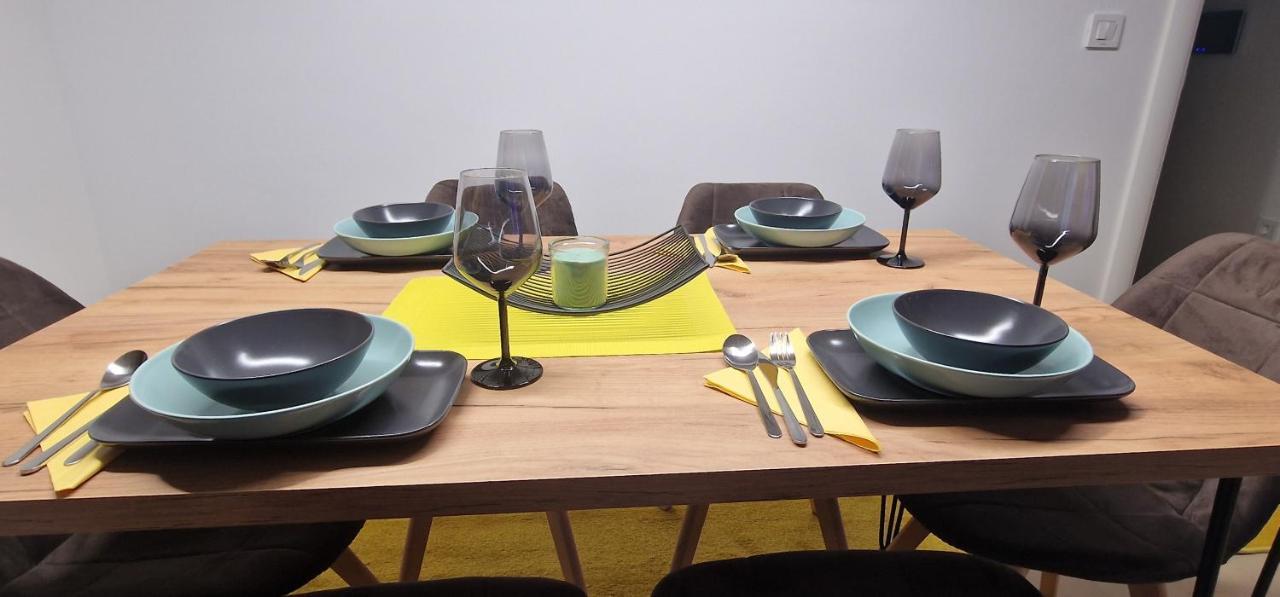 Luxury Yellow & Modern Apartment Üsküp Dış mekan fotoğraf