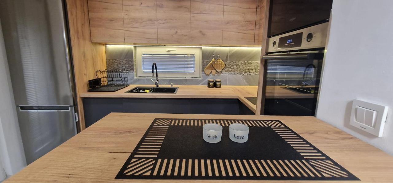 Luxury Yellow & Modern Apartment Üsküp Dış mekan fotoğraf